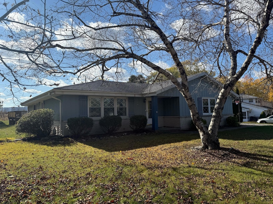 15837 W Robin Rd, New Berlin, WI 53151 - photo 1