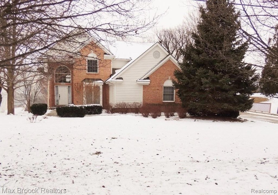 2163 N HAMMOND LK
