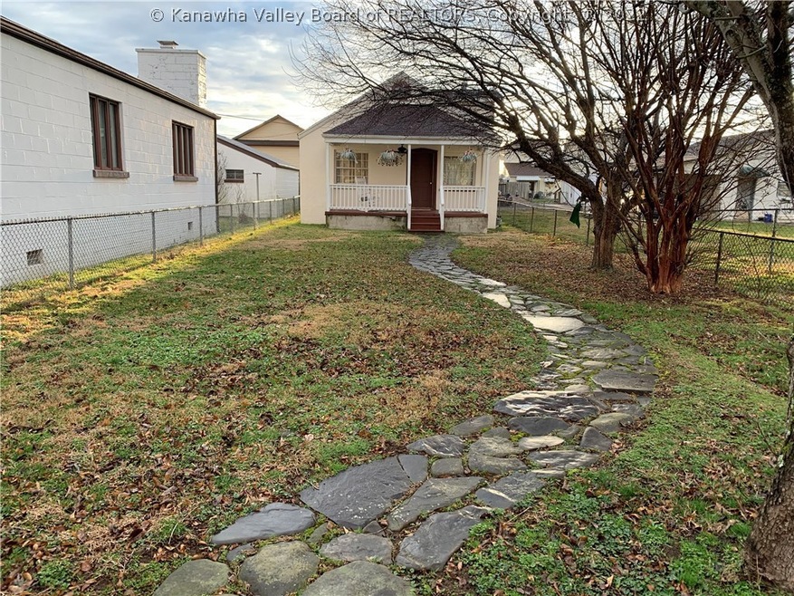 340 17th St, Dunbar, WV 25064 - photo 1