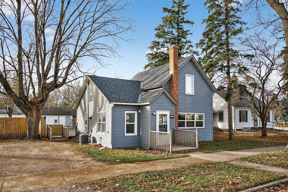 35 Hickory St N, Lester Prairie, MN 55354 - photo 1