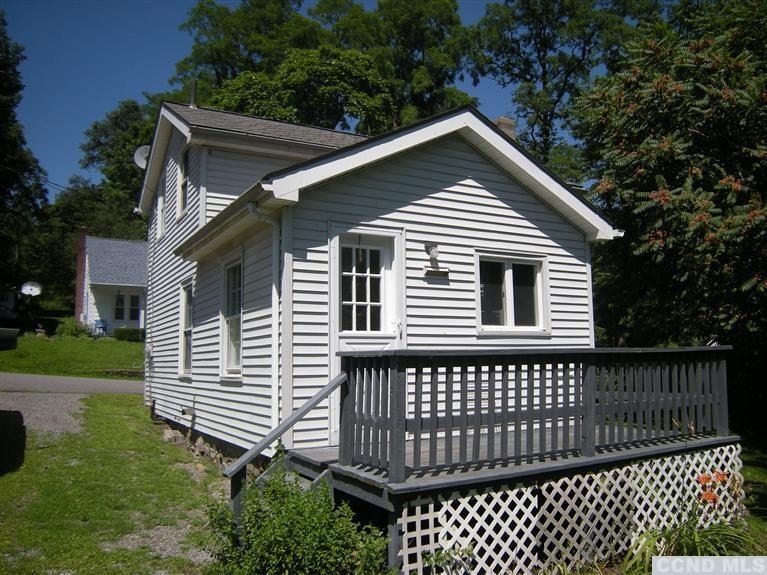 33 Old Post Rd N, Red Hook, NY 12571 - photo 1