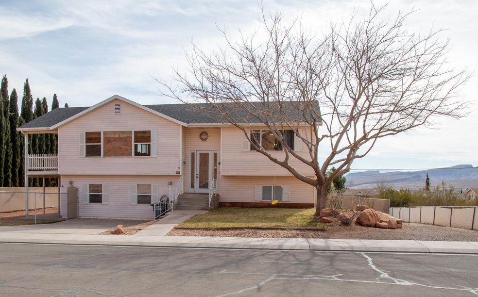 135 W 400 N, Ivins, UT 84738 - photo 1