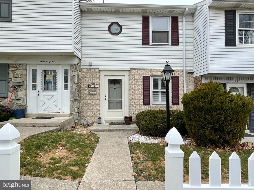 945 E Maple St, Palmyra, PA 17078 - photo 1