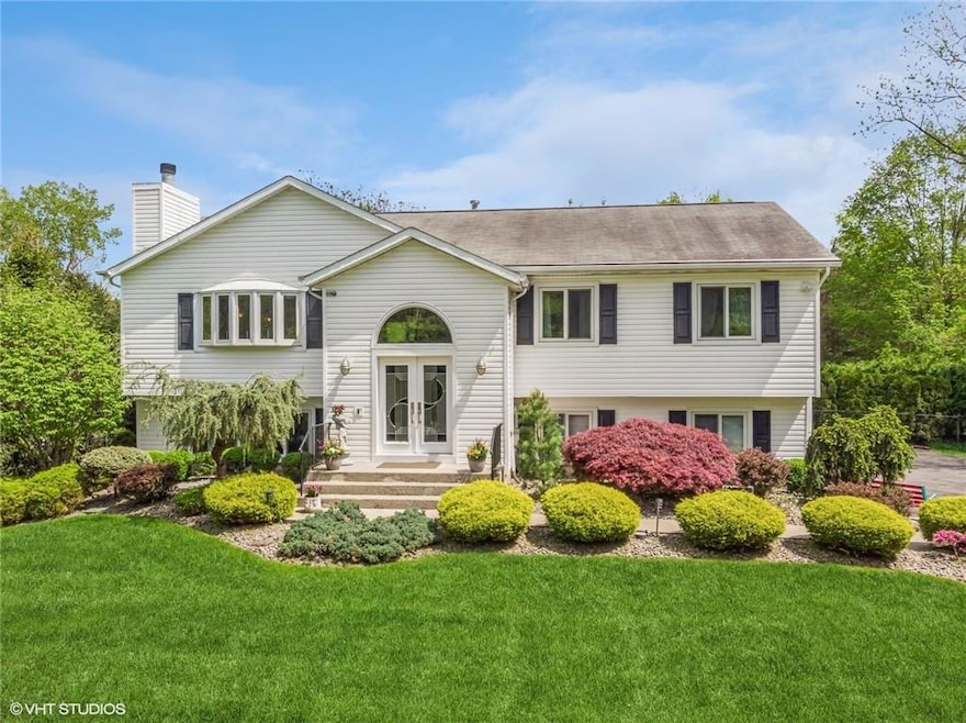 689 New Hempstead Rd, Spring Valley, NY 10977 - photo 1