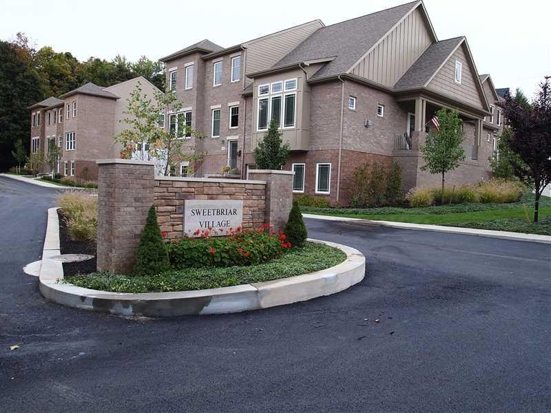 157 Sweetbriar Village T, Mount Washington, PA 15211 - photo 1
