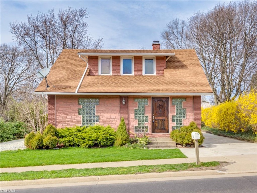 3 bedroom 2 full baths located in North Canton CSD