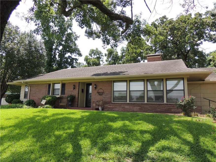 1500 W Gandy St, Denison, TX 75020 - photo 1