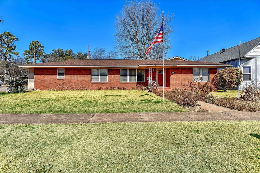 931 W Crawford St, Denison, TX 75020 - photo 1