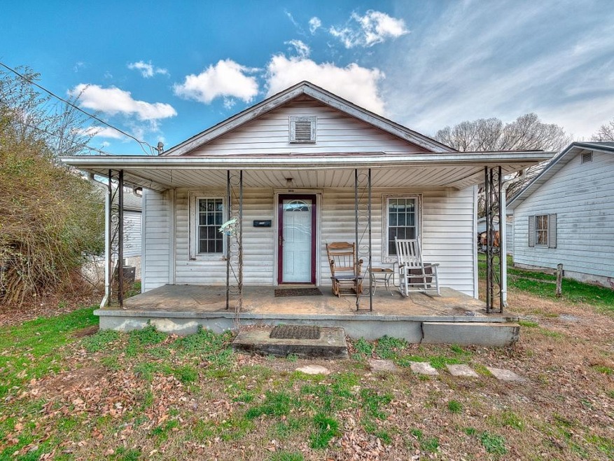 2202 E Unaka Ave, Johnson City, TN 37601 - photo 1