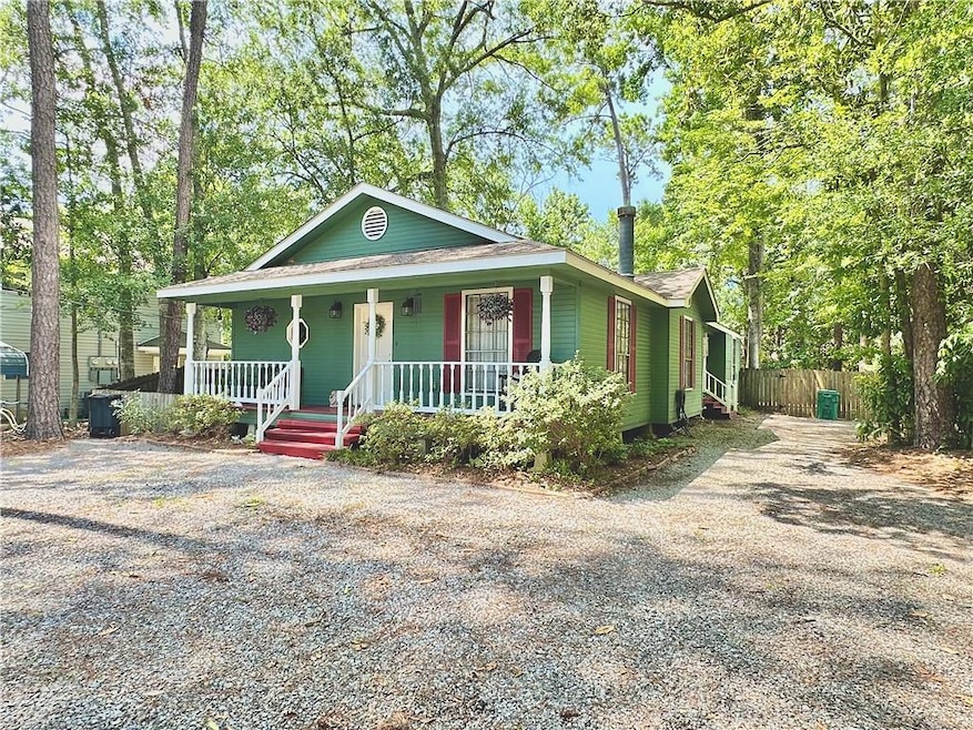Fabulous income-producing investment or owner-occupant duplex opportunity with easy access to Hwy 190 and I-12.
