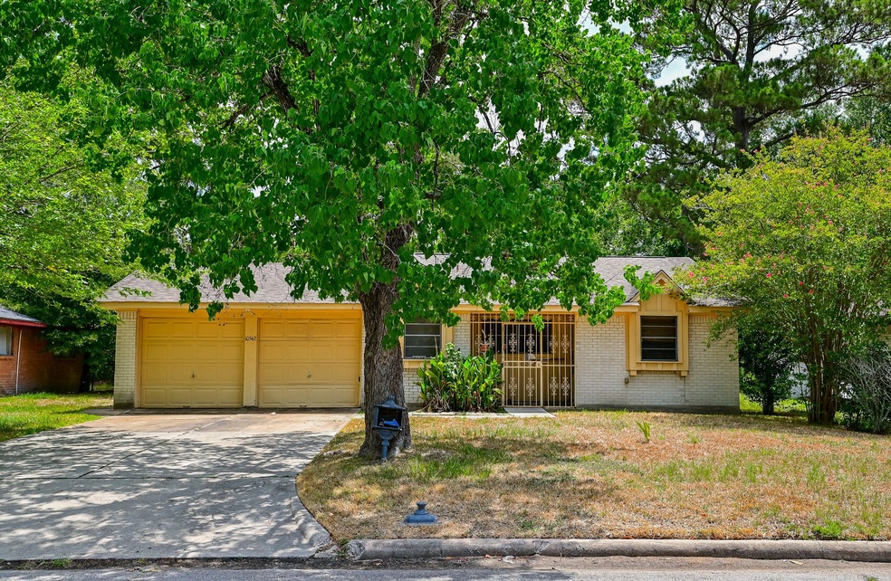 10542 Cheeves Dr, Houston, TX 77016 - photo 1