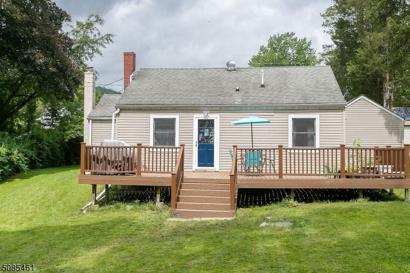 6 Walnut Dr, Belvidere, NJ 07823 - photo 1