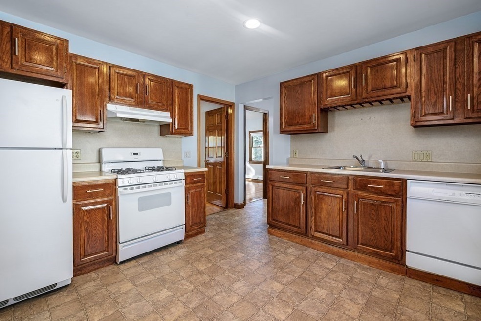 53 Mechanic St unit 2, Newton, MA 02464 - photo 1