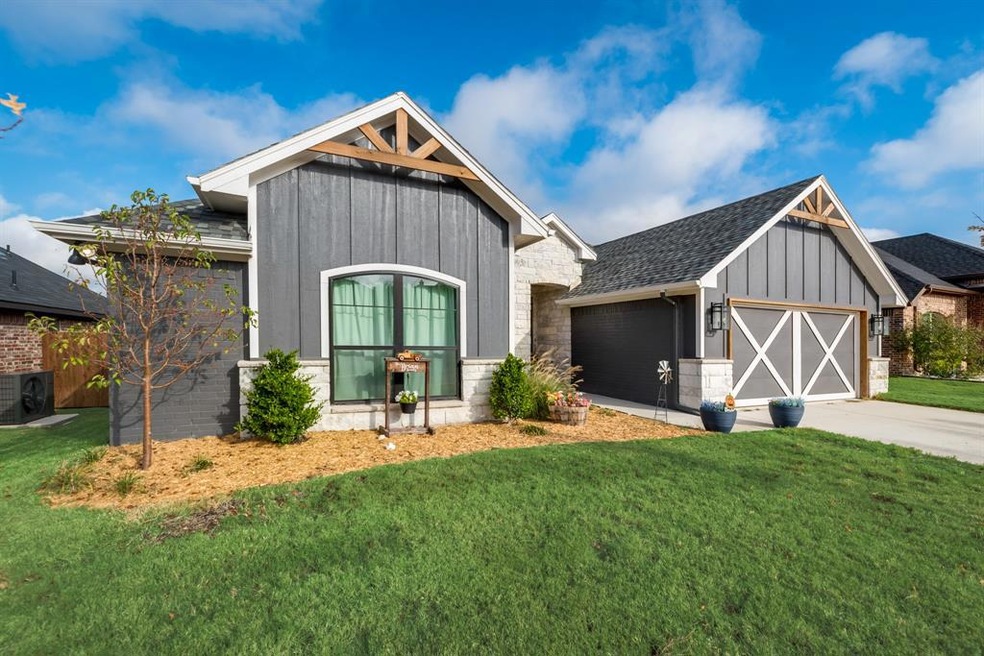 213 Buckeye Dr, Weatherford, TX 76086 - photo 1