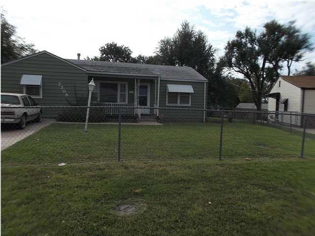 Front view of the home. Nice curb appeal.