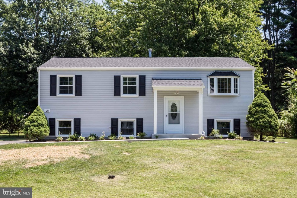 1011 Courtland Dr, Sykesville, MD 21784 - photo 1