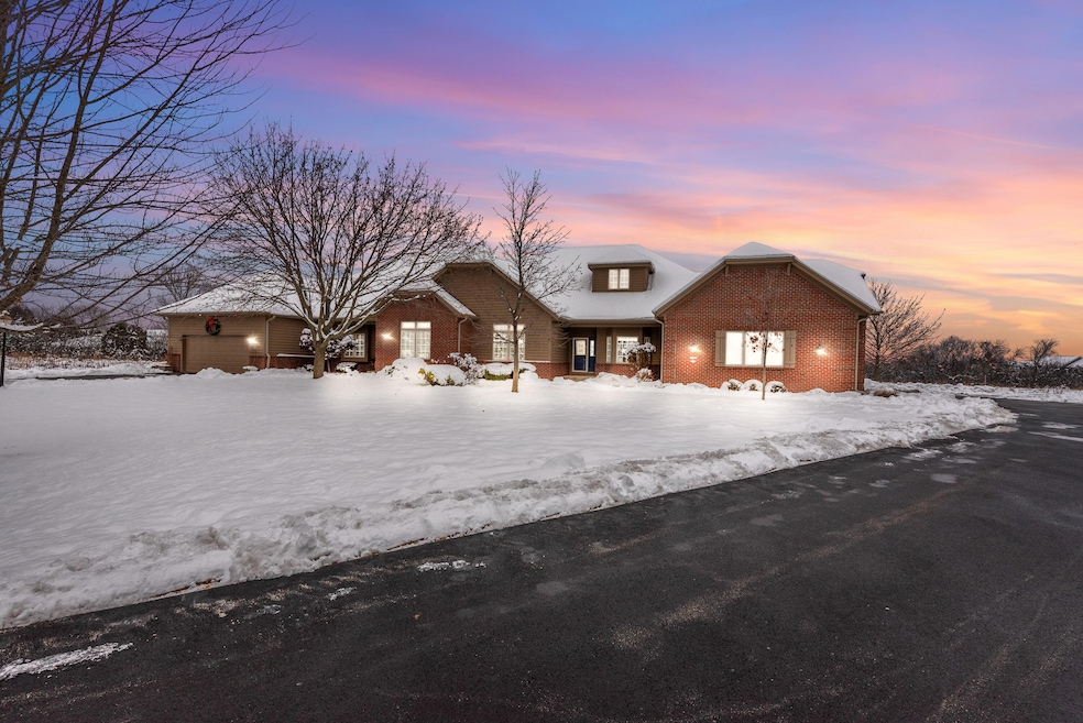 10946 N Essex Dr, Mequon, WI 53092 - photo 1