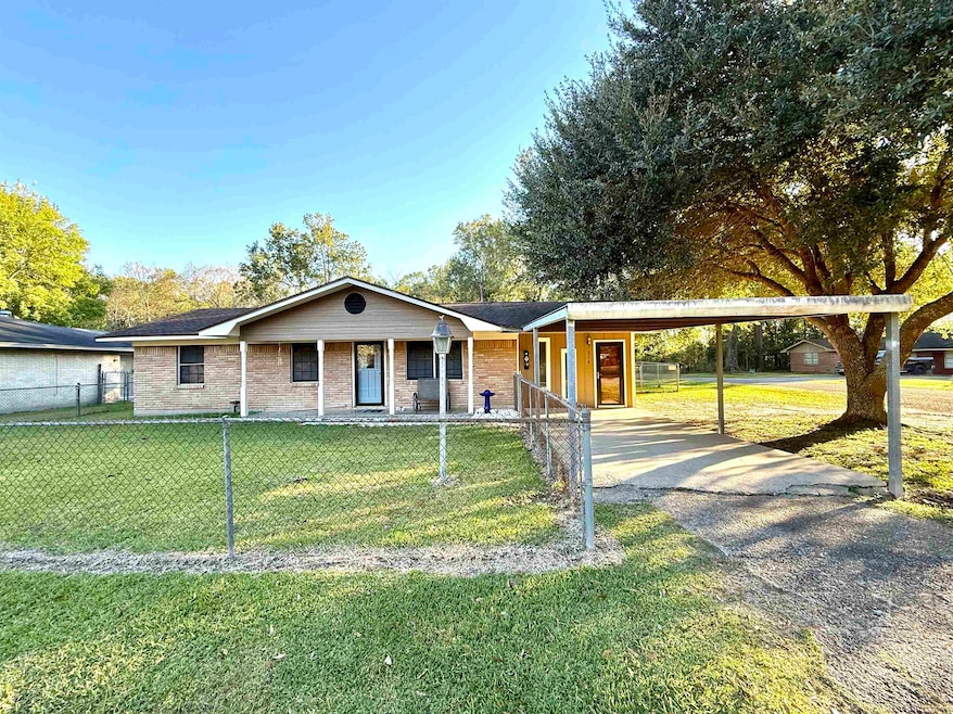 310 Ida Circuit, Vidor, TX 77662 - photo 1