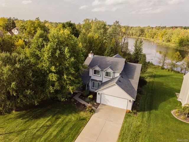 BEAUTIFUL PROPERTY OVERLOOKS POND