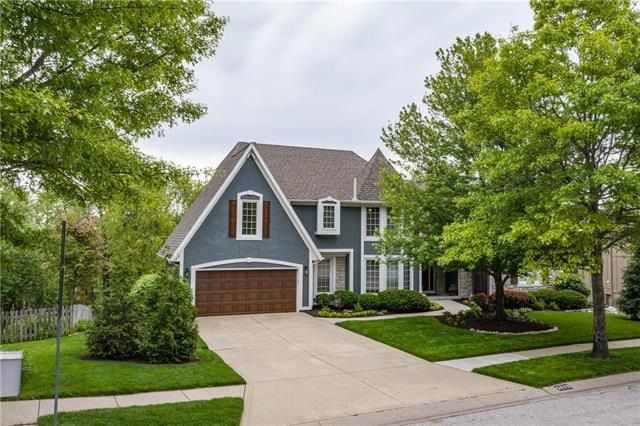 5825 Oakview St, Shawnee, KS 66216 - photo 1