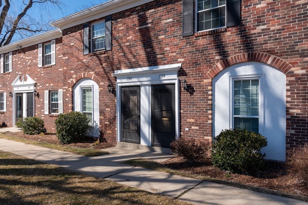 1304 Windsor Dr unit 1304, Framingham, MA 01701 - photo 1