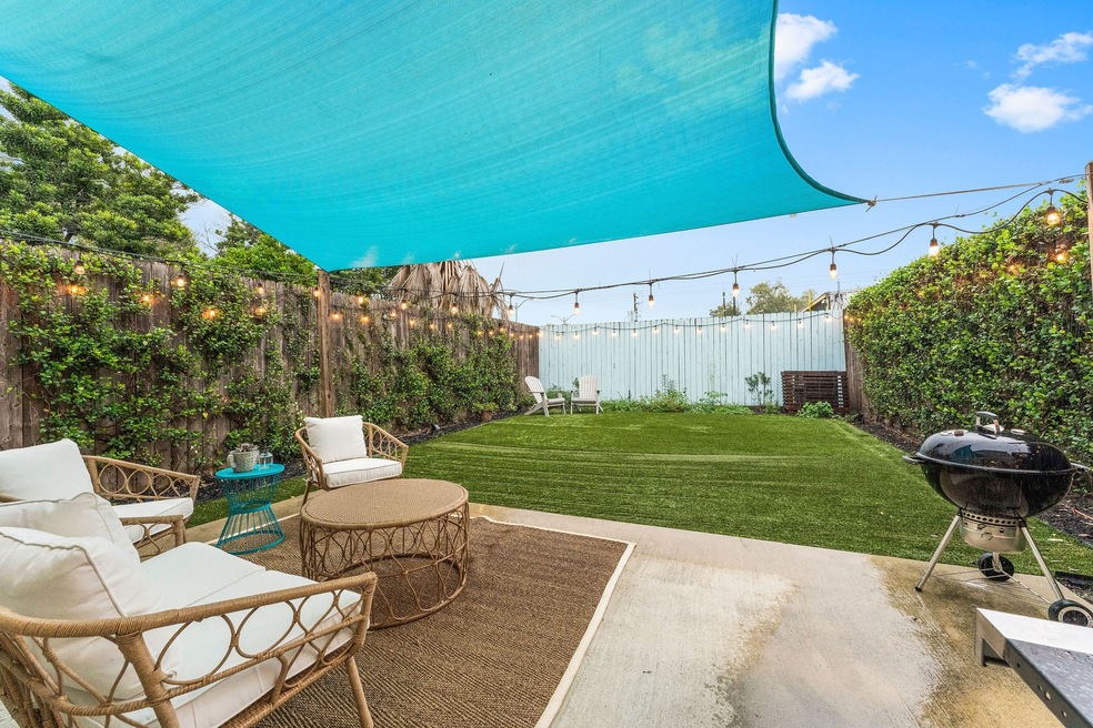 702 E 6th 1/2 St, Houston, TX 77007 - photo 1