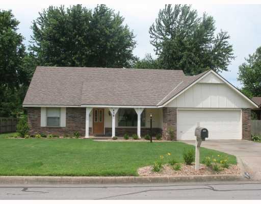 838 Chateau Dr, Rogers, AR 72758 - photo 1