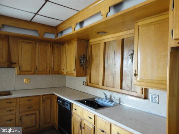 326 Locust St, Reading, PA 19604 - photo 1