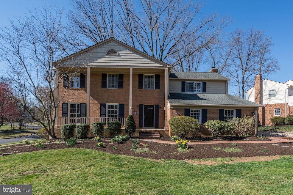 7913 Foxhound Rd, McLean, VA 22102 - photo 1