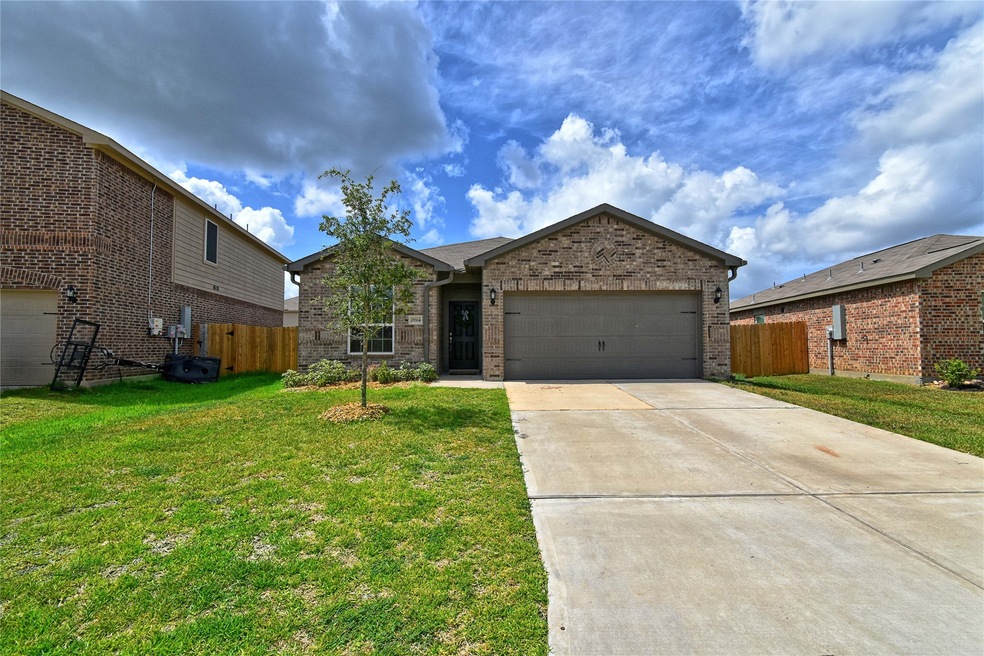 25514 Rose Creek Dr, Cleveland, TX 77328 - photo 1
