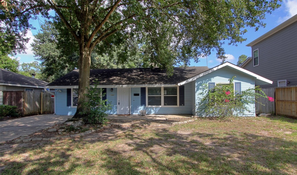 1322 Curtin St, Houston, TX 77018 - photo 1