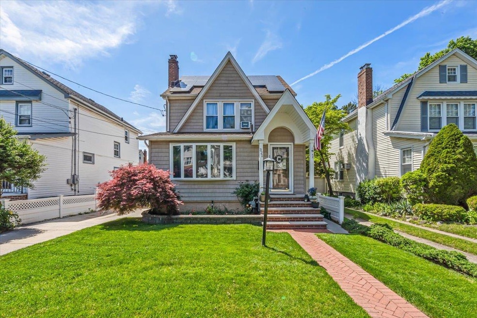 Pending $649,000 • Co-Listing Agent