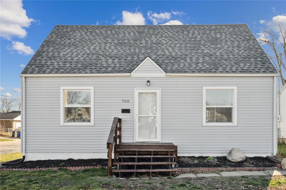 700 Knoll St SE, Cedar Rapids, IA 52403 - photo 1