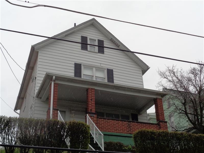 Front of this 3 bedroom home.
