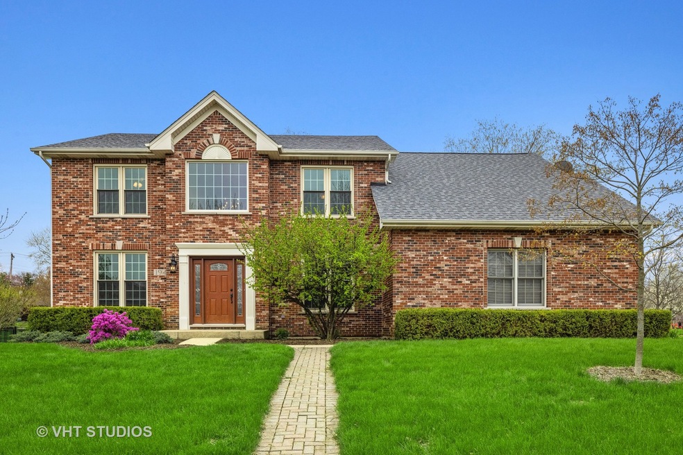 194 Johnson Woods Dr, Batavia, IL 60510 - photo 1