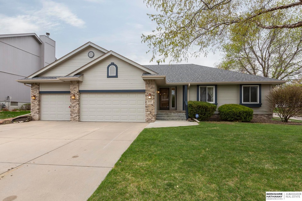 16927 Patterson Dr, Omaha, NE 68135 - photo 1