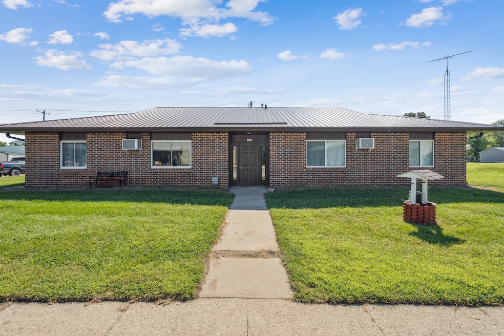 108 S Center St, Dundee, IA 52038 - photo 1