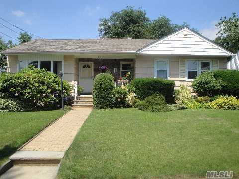 534 Hewlett St, Franklin Square, NY 11010 - photo 1