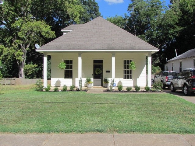 This beautiful home was built in 2008 and features