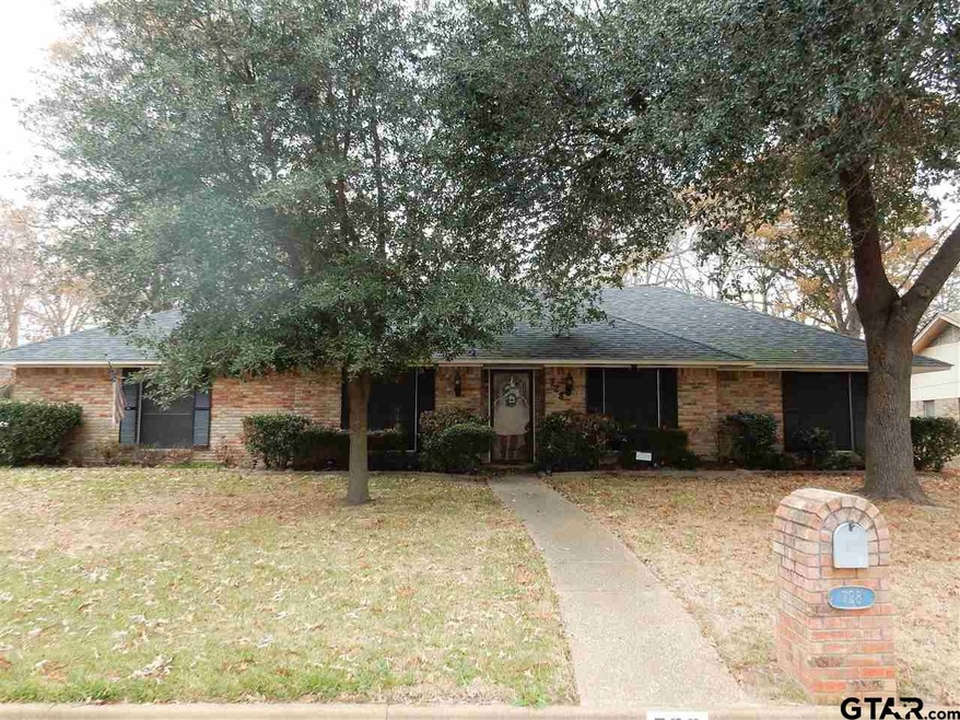 728 728 Oxford Dr, Tyler, TX 75703 - photo 1