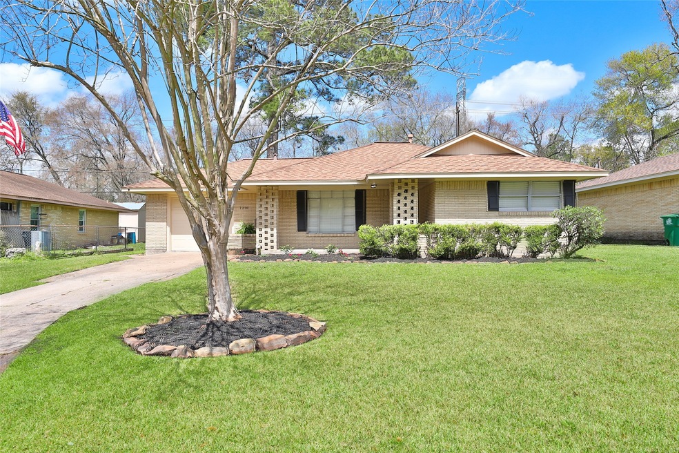 1214 W 31st St, Houston, TX 77018 - photo 1