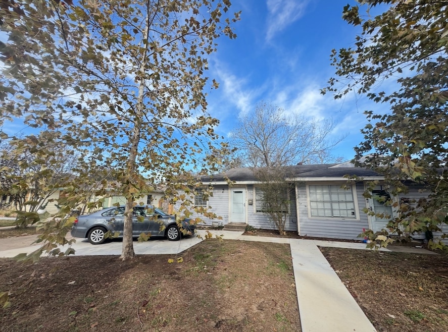 405 Botts St unit A, Brenham, TX 77833 - photo 1