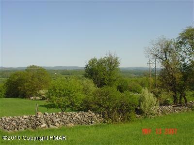 2582 W Bangor Rd, Bangor, PA 18013 - photo 1