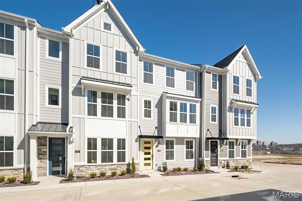 8908 W Gateway Cir unit 41-807, Richmond Heights, MO 63144 - photo 1