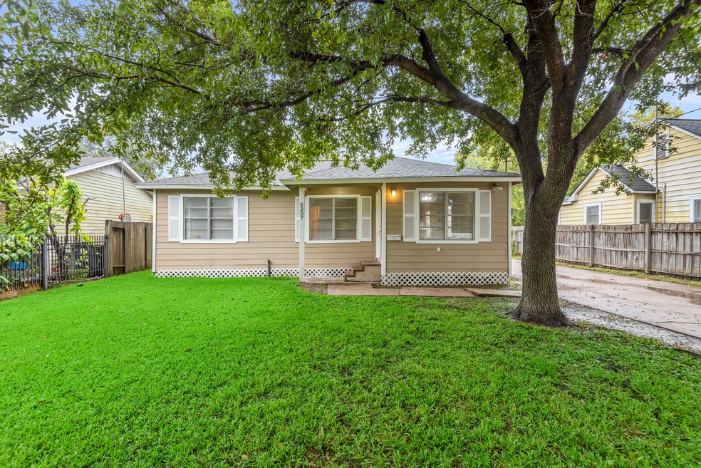 5207 Barrett St, Houston, TX 77022 - photo 1