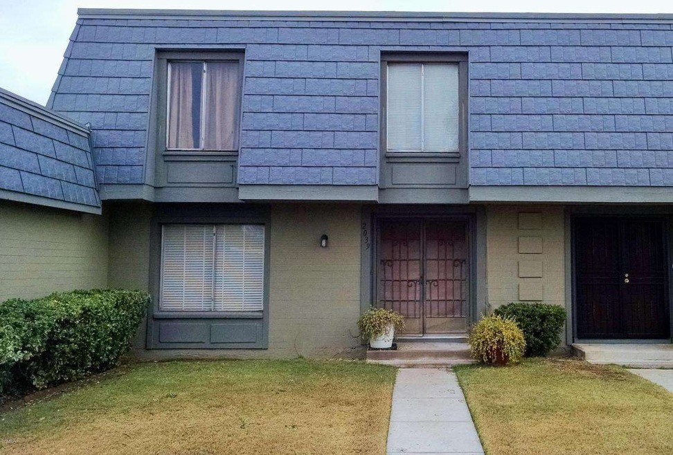 Front view 2039 W. Elm St.