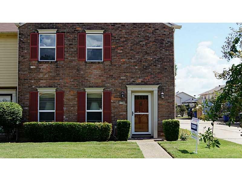 Photo. EXTERIOR FRONT
