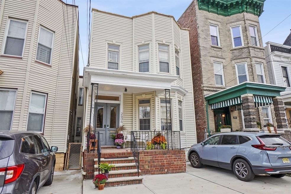 2606 Palisade Ave, Weehawken, NJ 07086 - photo 1