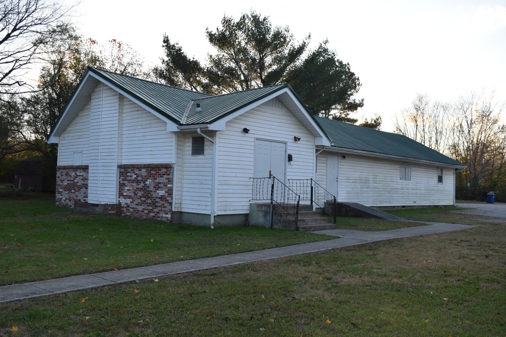 513 S Ramsey St, Manchester, TN 37355 - photo 1