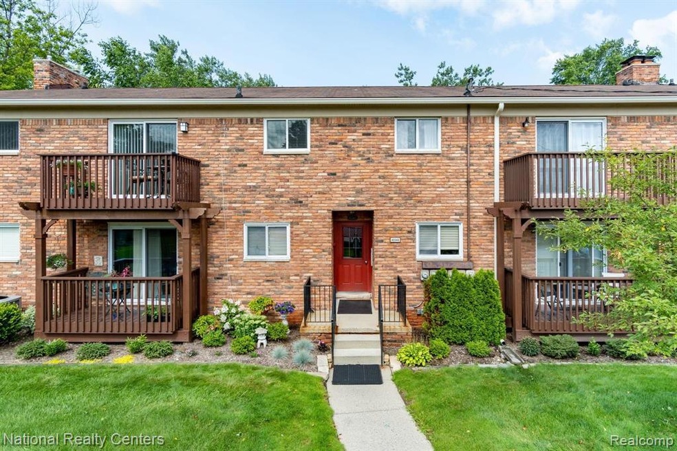 Charming Bloomfield Township condominium